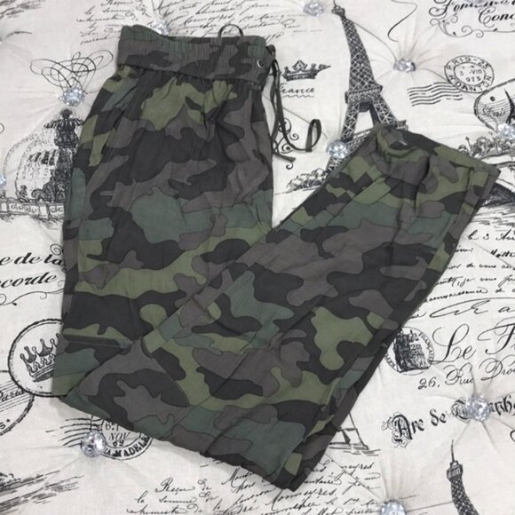 BP. High Rise Camouflage Cargo Pants - Picture 10 of 10